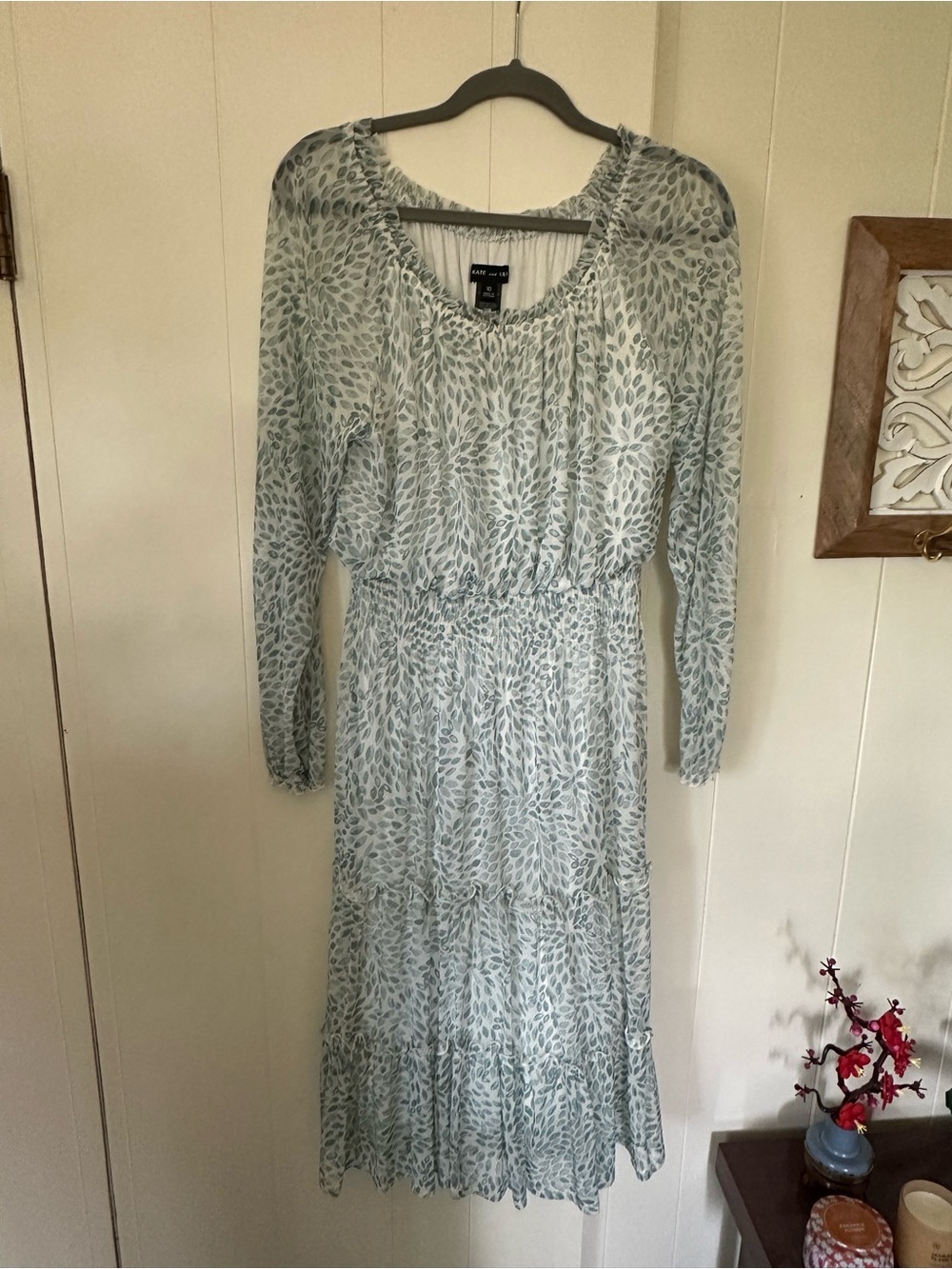 Kate and Lily-Light Blue Leaf-Print Tiered lined Women's Dress, size 10